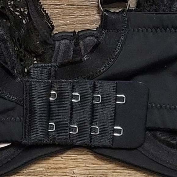 Like New Le Vie en Rose Lace Bra - Picture 2 of 2